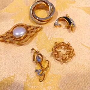 Vintage Brooches Assortment Bundle